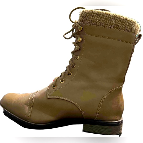 Forever Link Women's Size 8.5 Light Brown Quilted Zipper Accent Riding Boots - Picture 4 of 8